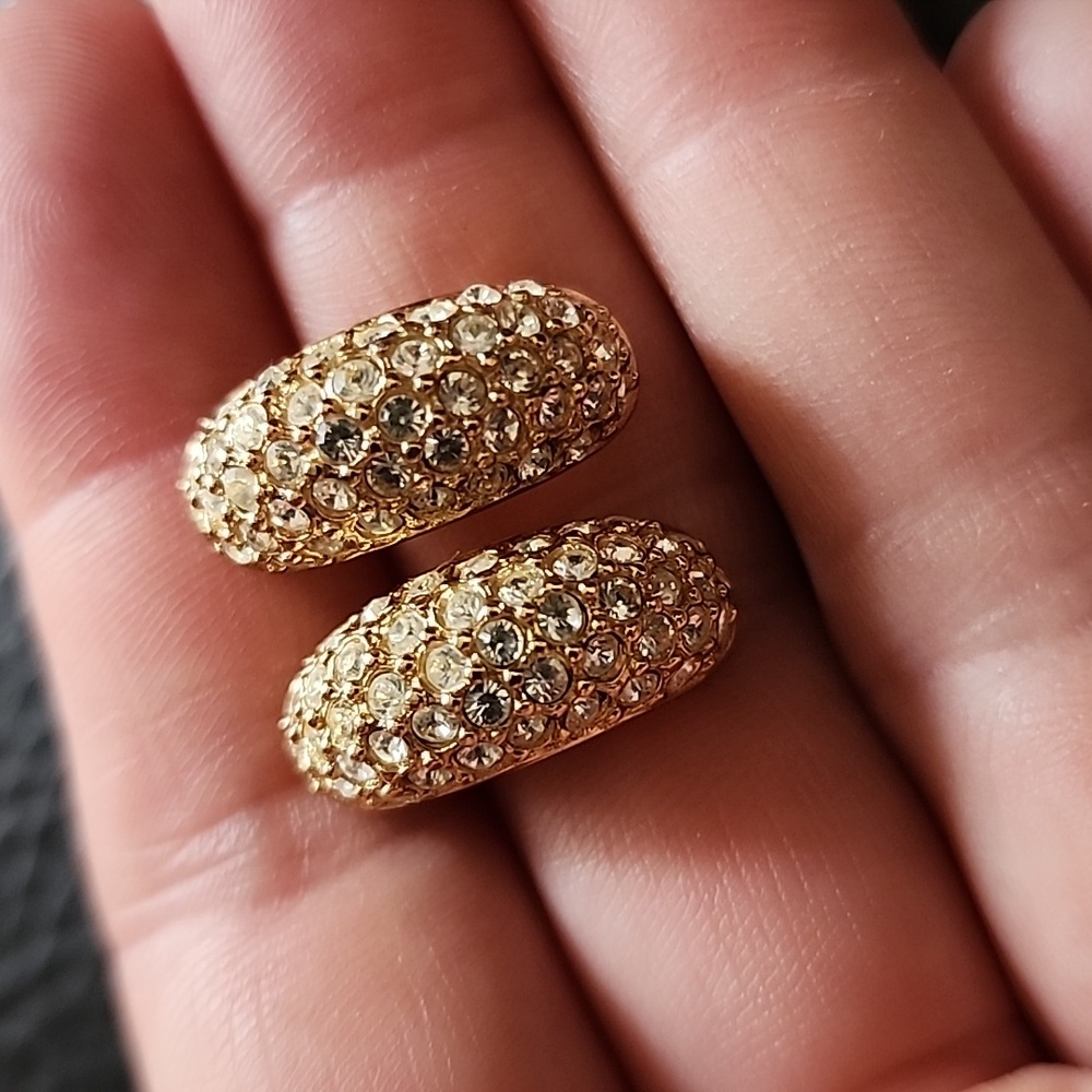 Elegant Dior Gold and Crystal Earrings - Picture 3 of 9